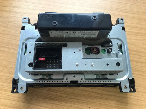 MERCEDES SPRINTER STEREO RADIO HEAD UNIT - A9069029001 - W906 06-18 - FAULTY